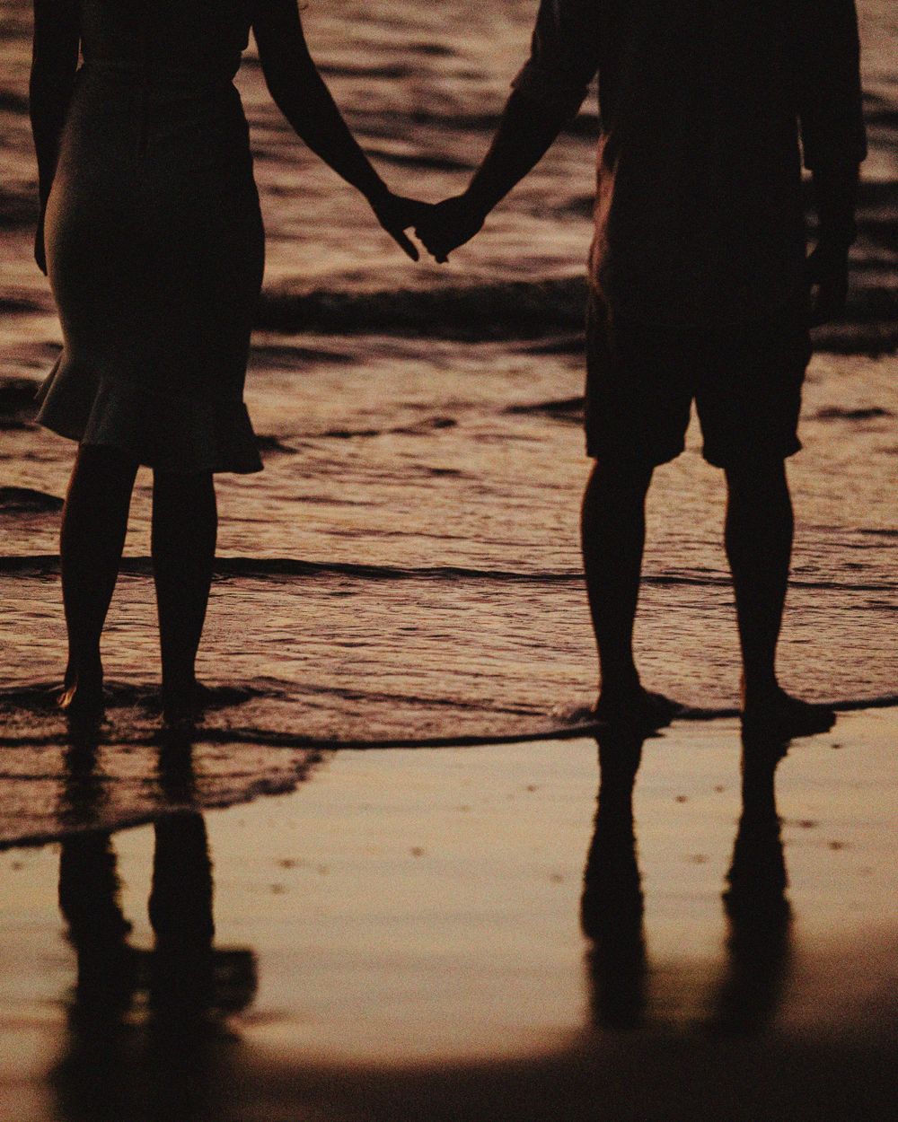 Romantic engagement shoot of an Indian couple at a Los Angeles beach, captured by a Dallas Indian wedding photographer.