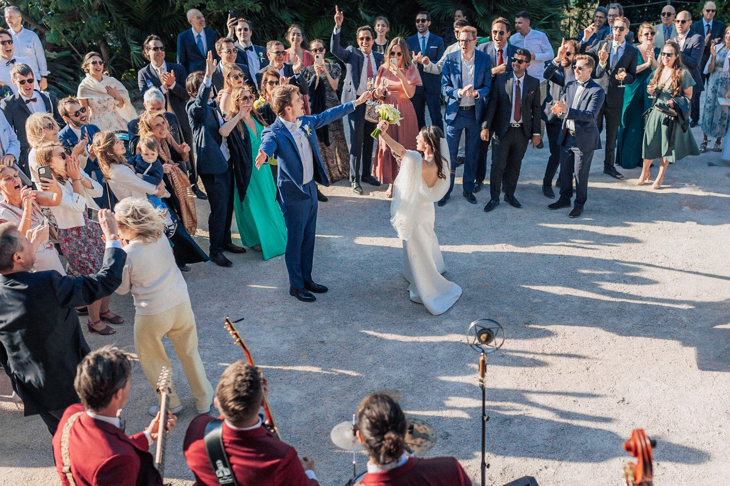 Romantic French destination wedding in Portugal — captured with cinematic flair at Forte da Cruz. By Regina Wedding Photographer Lisbon