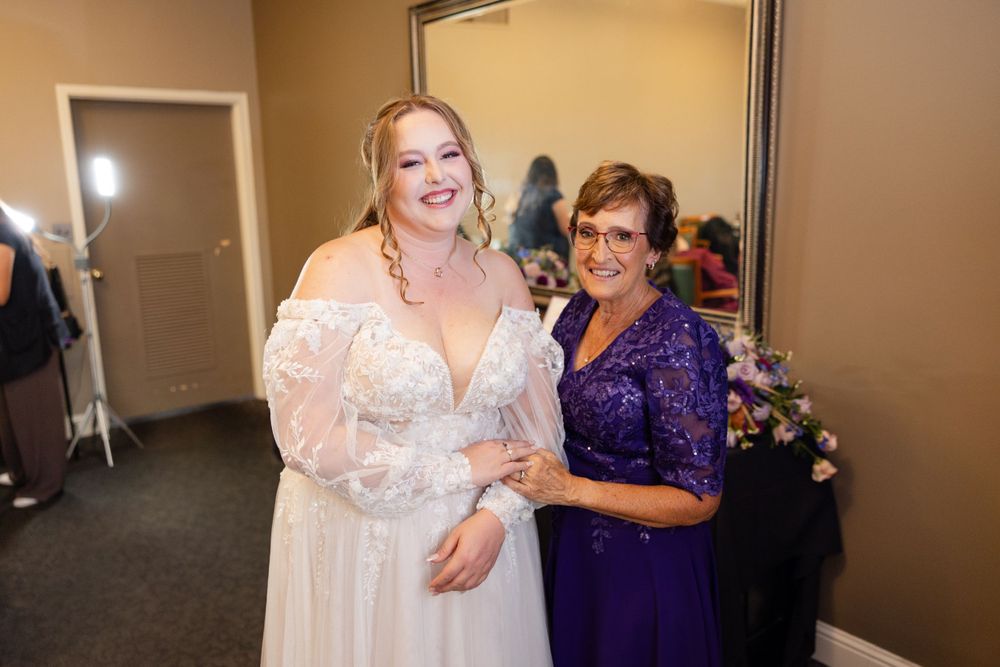 bride getting in dress, Chico Wedding Photographer, Northern California Wedding Photographer