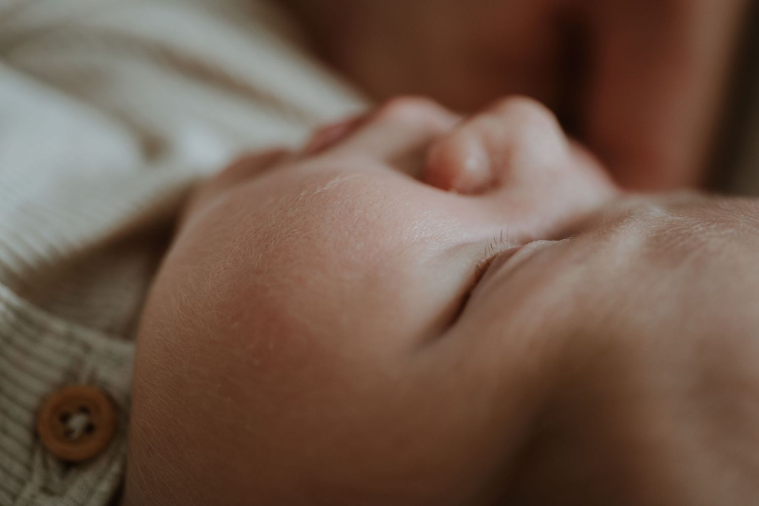 Nyfødtfotografering I hjemmet Silkeborg - babydetaljer