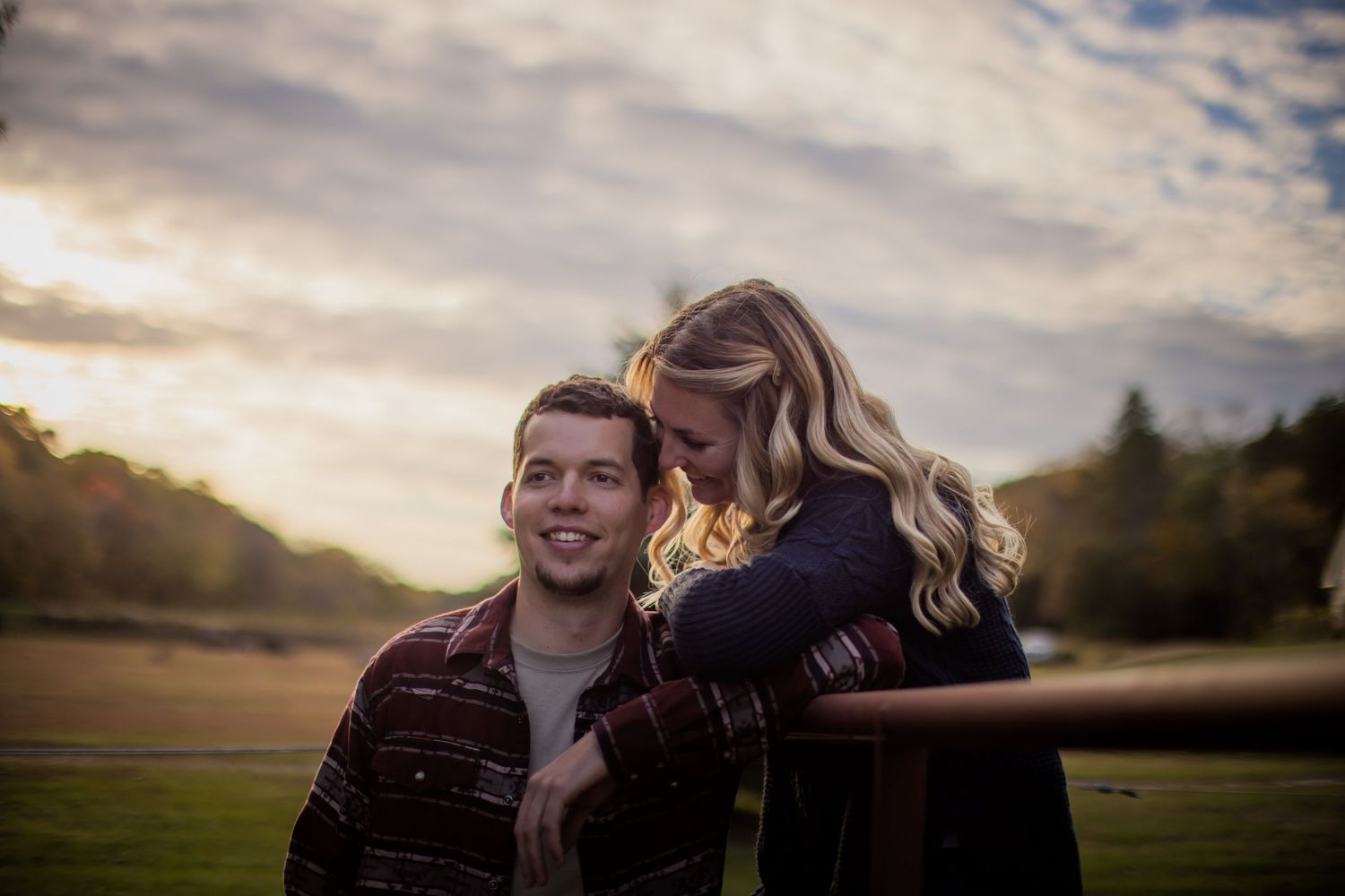 Romantic countryside photo session during golden sunset with horse.