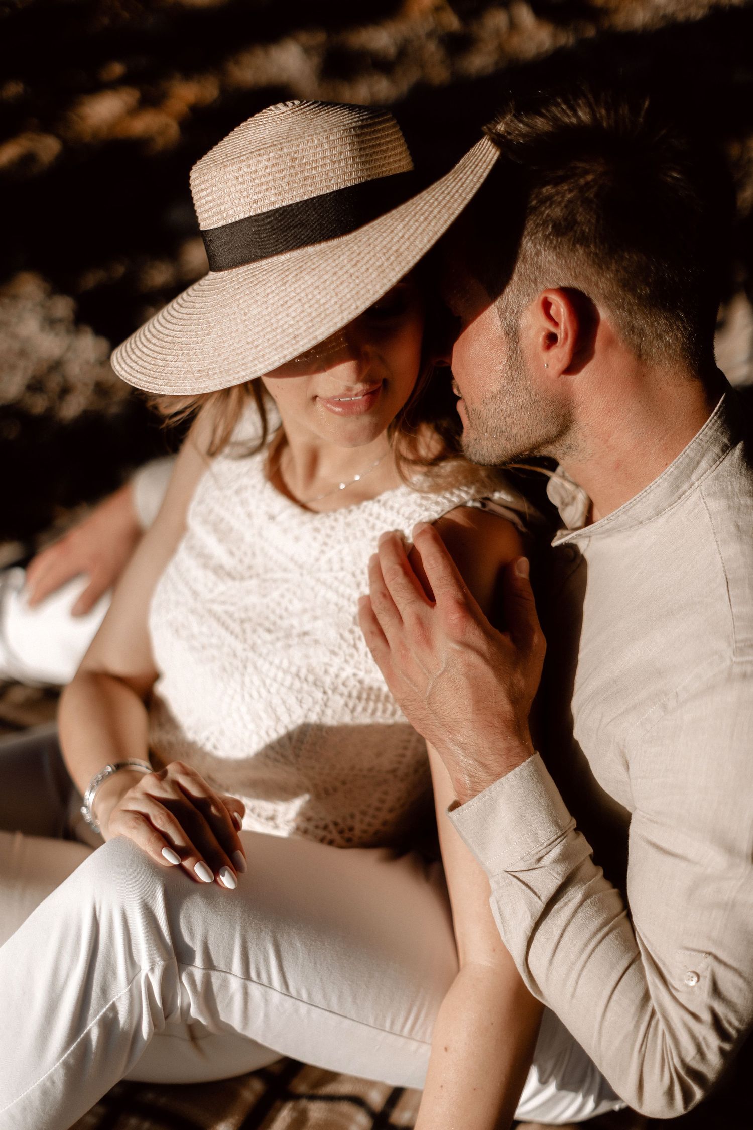 Puglia - couple - prematrimoniale - sessione di coppia - natura - bosco - piantagione di Paulonia - wedding photographer