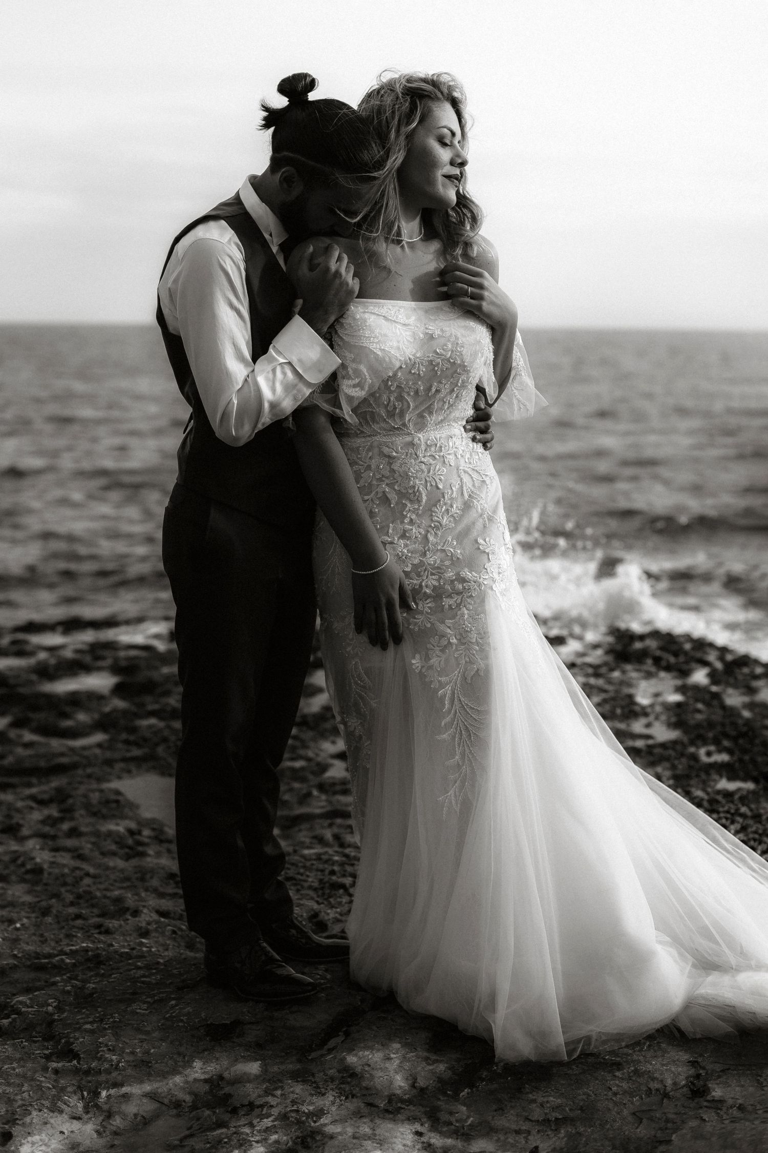 Puglia - couple - prematrimoniale - sessione di coppia - natura - mare - spiaggia- wedding photographer - matrimonio