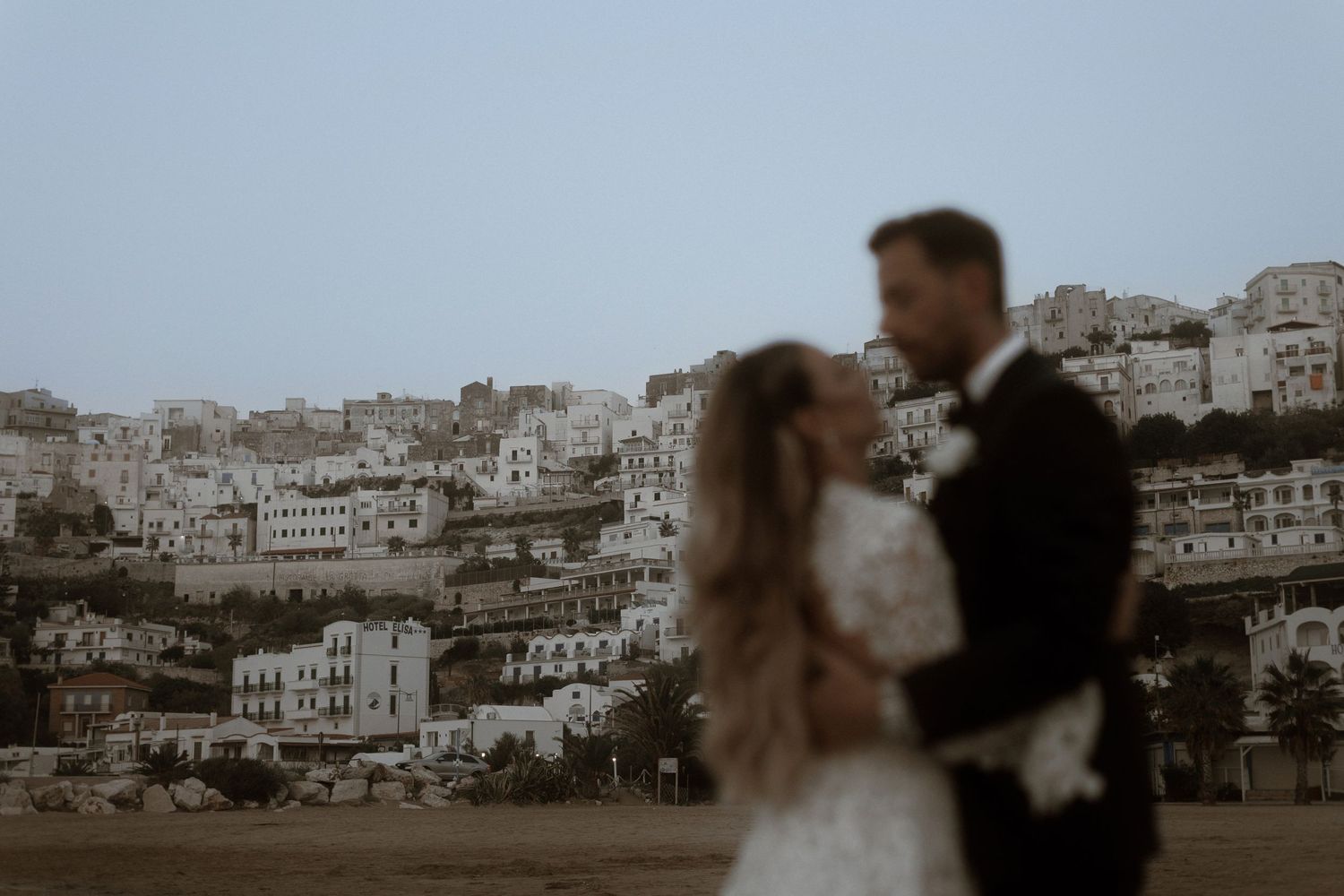 Post wedding - coppia - fuga d'amore - mare - spiaggia - scambio di promesse - Puglia