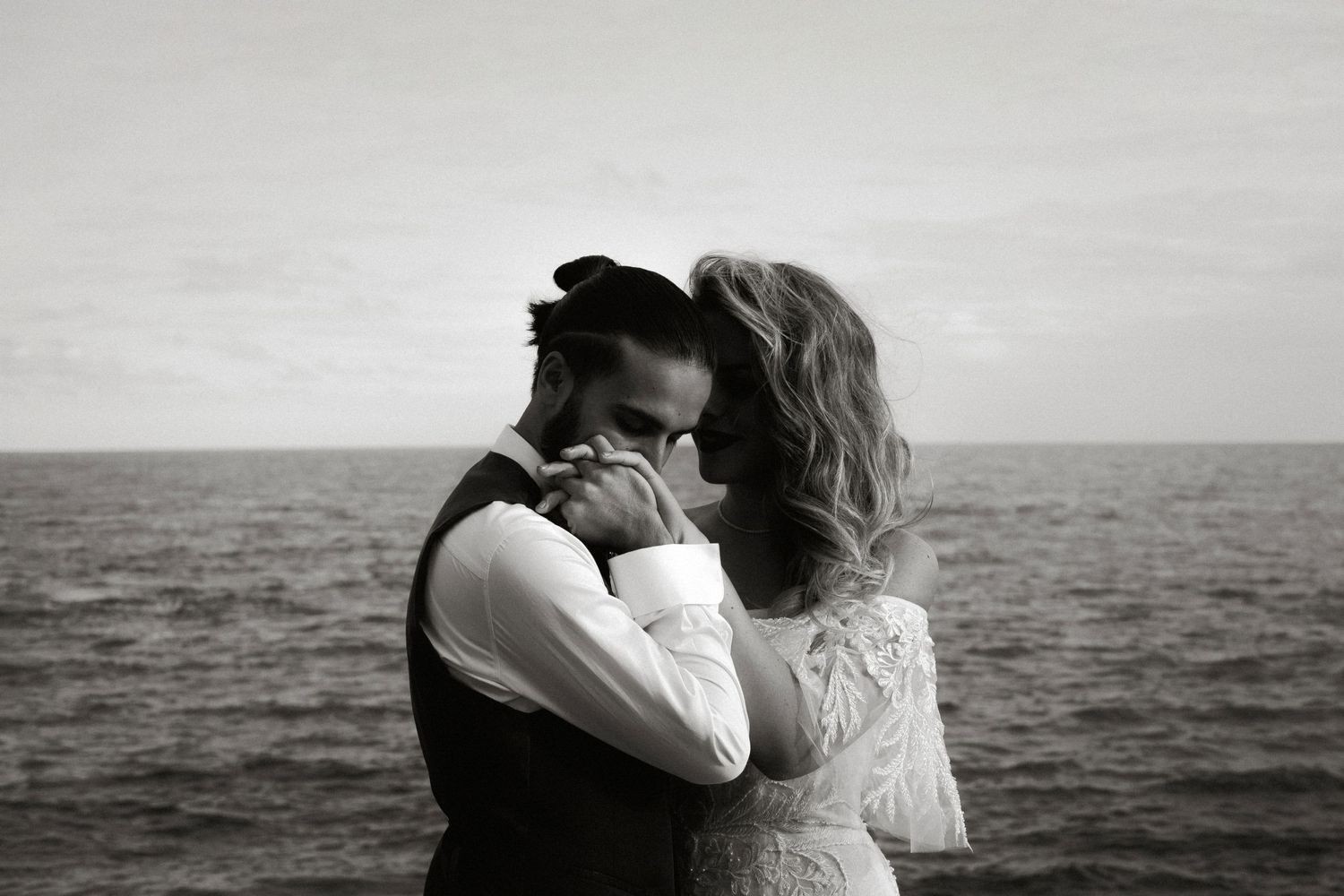 Puglia - couple - prematrimoniale - sessione di coppia - natura - mare - spiaggia- wedding photographer - matrimonio