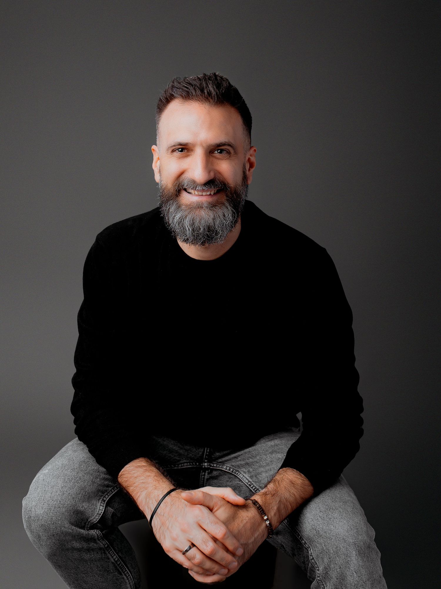 Bewerbungsfoto von einem Mann im Studio