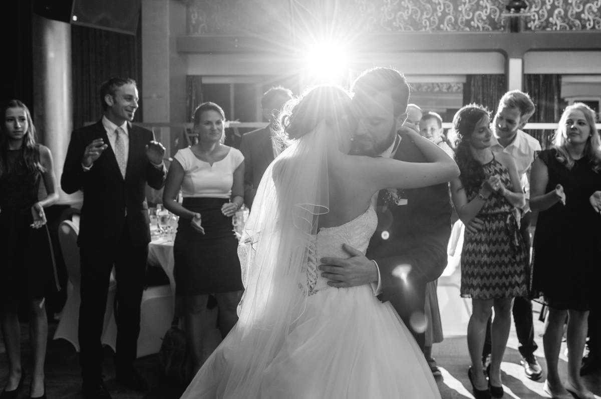 Brautpaar beim Hochzeitstanz