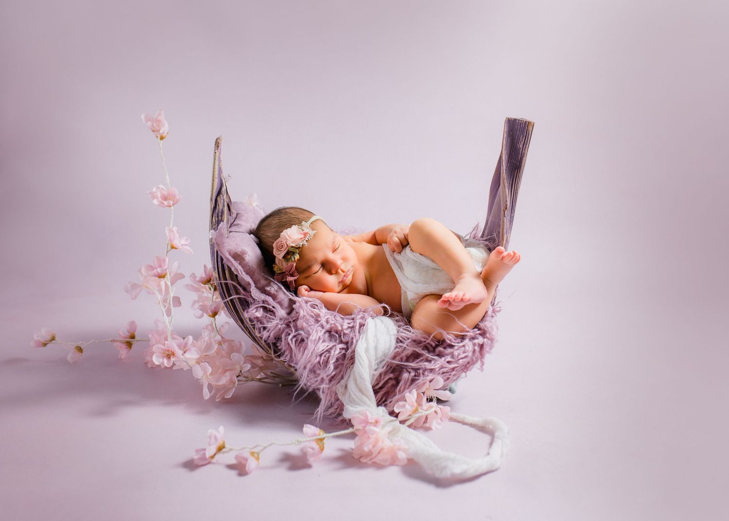 Floral dekoriertes Neugeborenen-Shooting in Nürnberg
