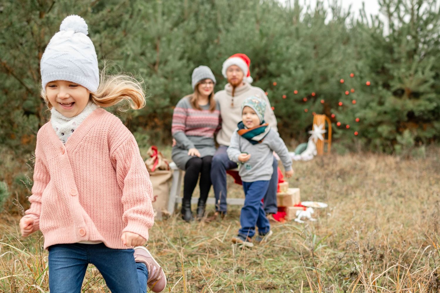 świąteczne mini sesje zdjęciowe rodzinne zimowe poznań fotograf sesja zdjęcia z psem z rodziną Boże Narodzenie Szczytniki dachowa kórnik