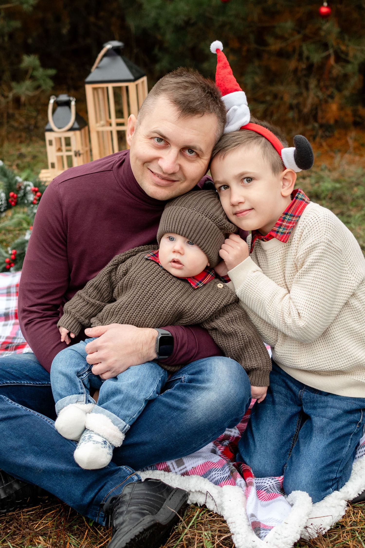 świąteczne mini sesje zdjęciowe rodzinne zimowe poznań fotograf sesja zdjęcia z psem z rodziną Boże Narodzenie Szczytniki dachowa kórnik