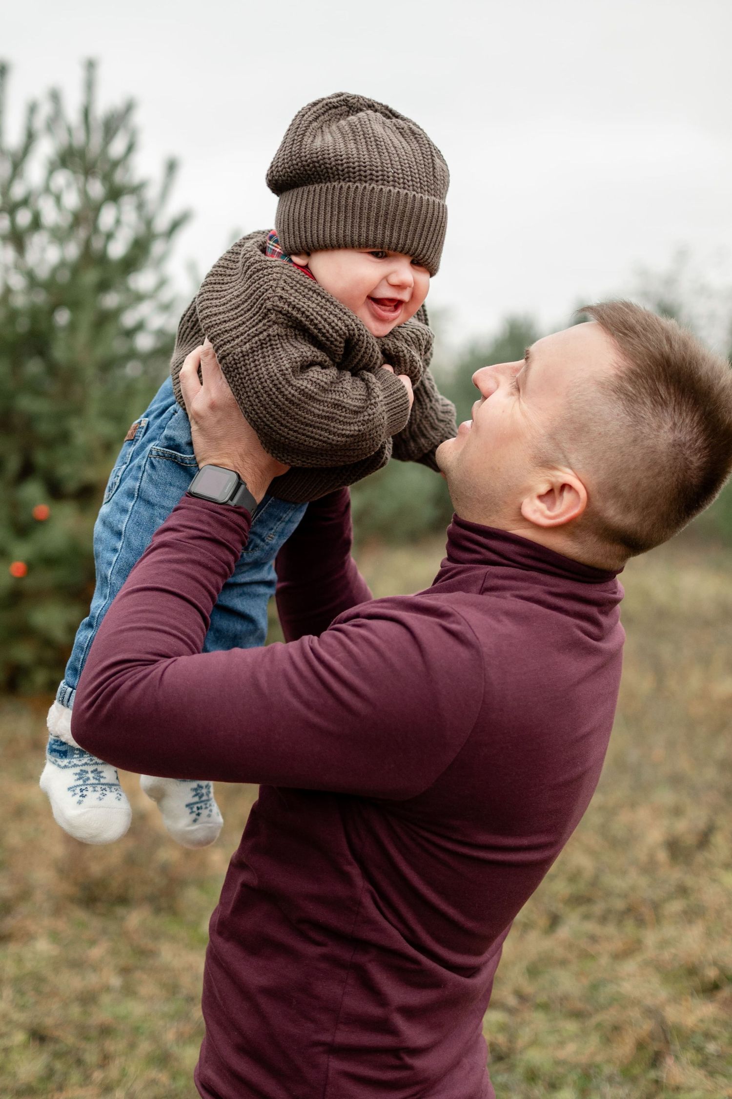 świąteczne mini sesje zdjęciowe rodzinne zimowe poznań fotograf sesja zdjęcia z psem z rodziną Boże Narodzenie Szczytniki dachowa kórnik