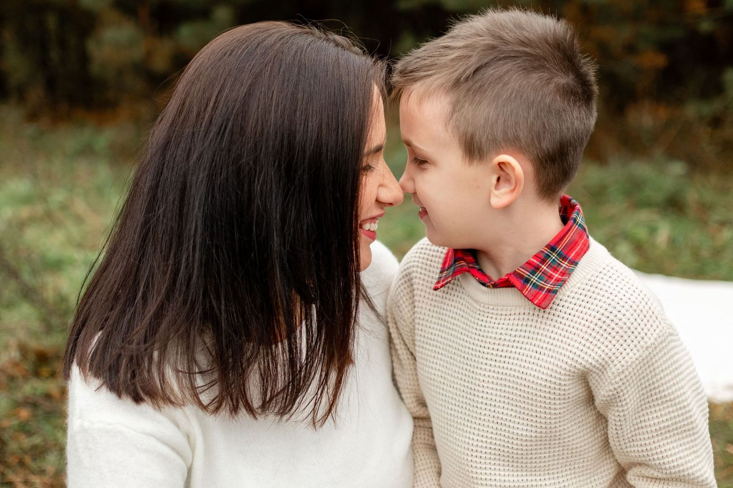 świąteczne mini sesje zdjęciowe rodzinne zimowe poznań fotograf sesja zdjęcia z psem z rodziną Boże Narodzenie Szczytniki dachowa kórnik