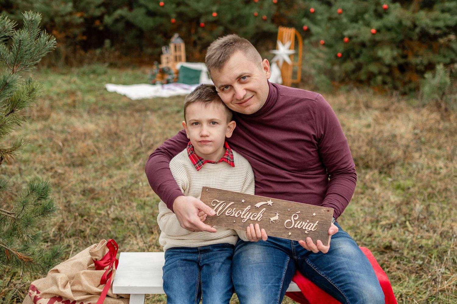 świąteczne mini sesje zdjęciowe rodzinne zimowe poznań fotograf sesja zdjęcia z psem z rodziną Boże Narodzenie Szczytniki dachowa kórnik