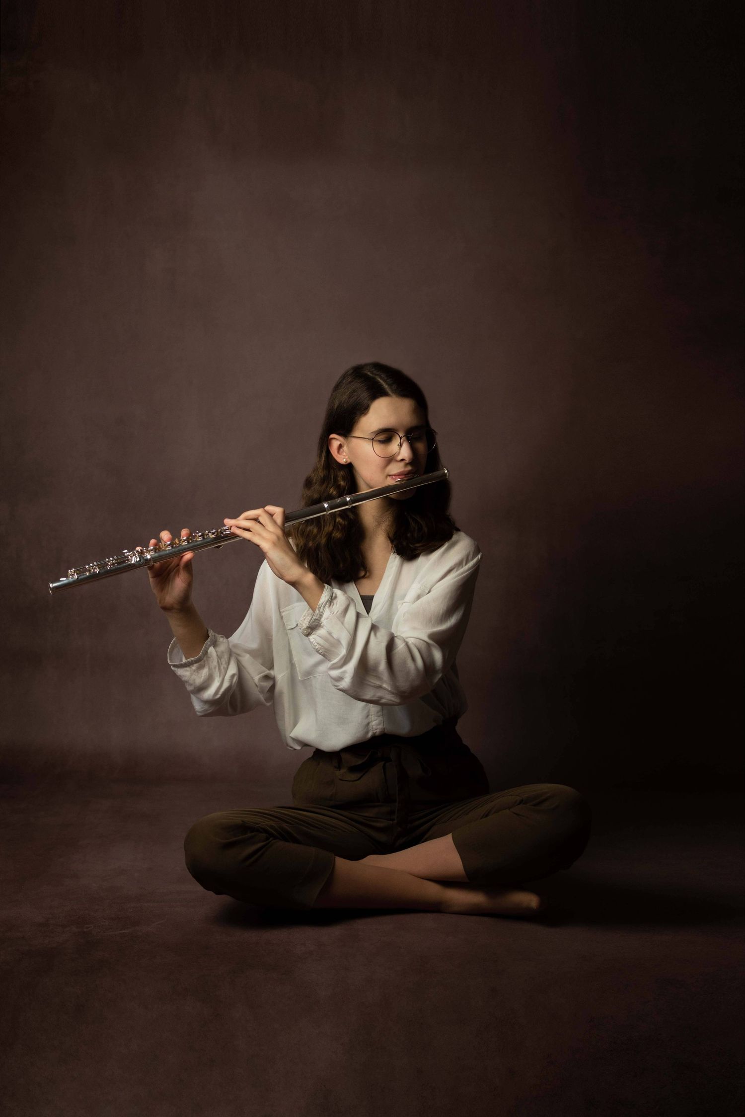 sesja studyjna klasyczna fine art sesja dyplomowa szkoła muzyczna poznań flet zdjęcia z instrumentem do plakatu studio