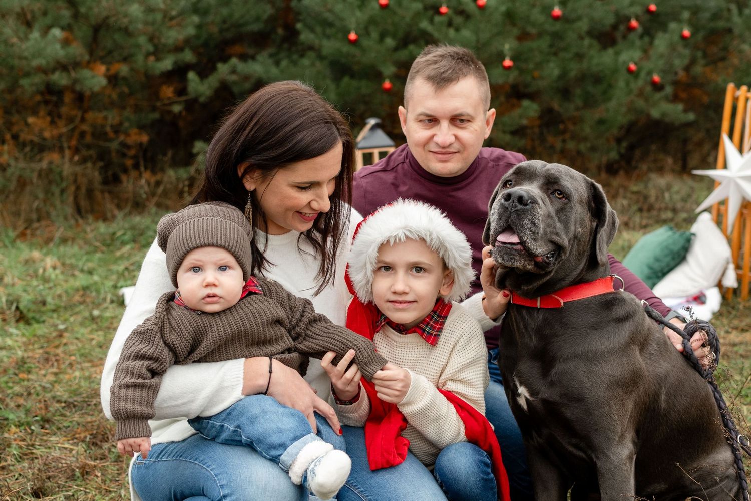 świąteczne mini sesje zdjęciowe rodzinne zimowe poznań fotograf sesja zdjęcia z psem z rodziną Boże Narodzenie Szczytniki dachowa kórnik