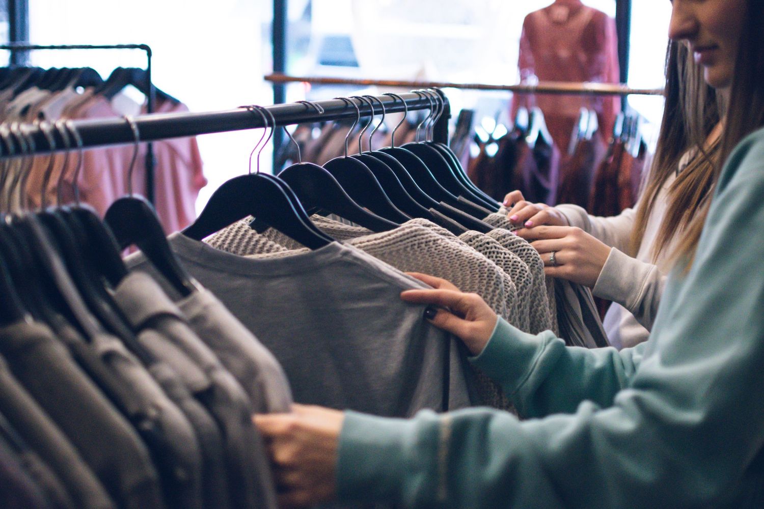 What to Wear: friends request a lifestyle session as they have a girls day, full of coffee, shopping, laughter, and fun!