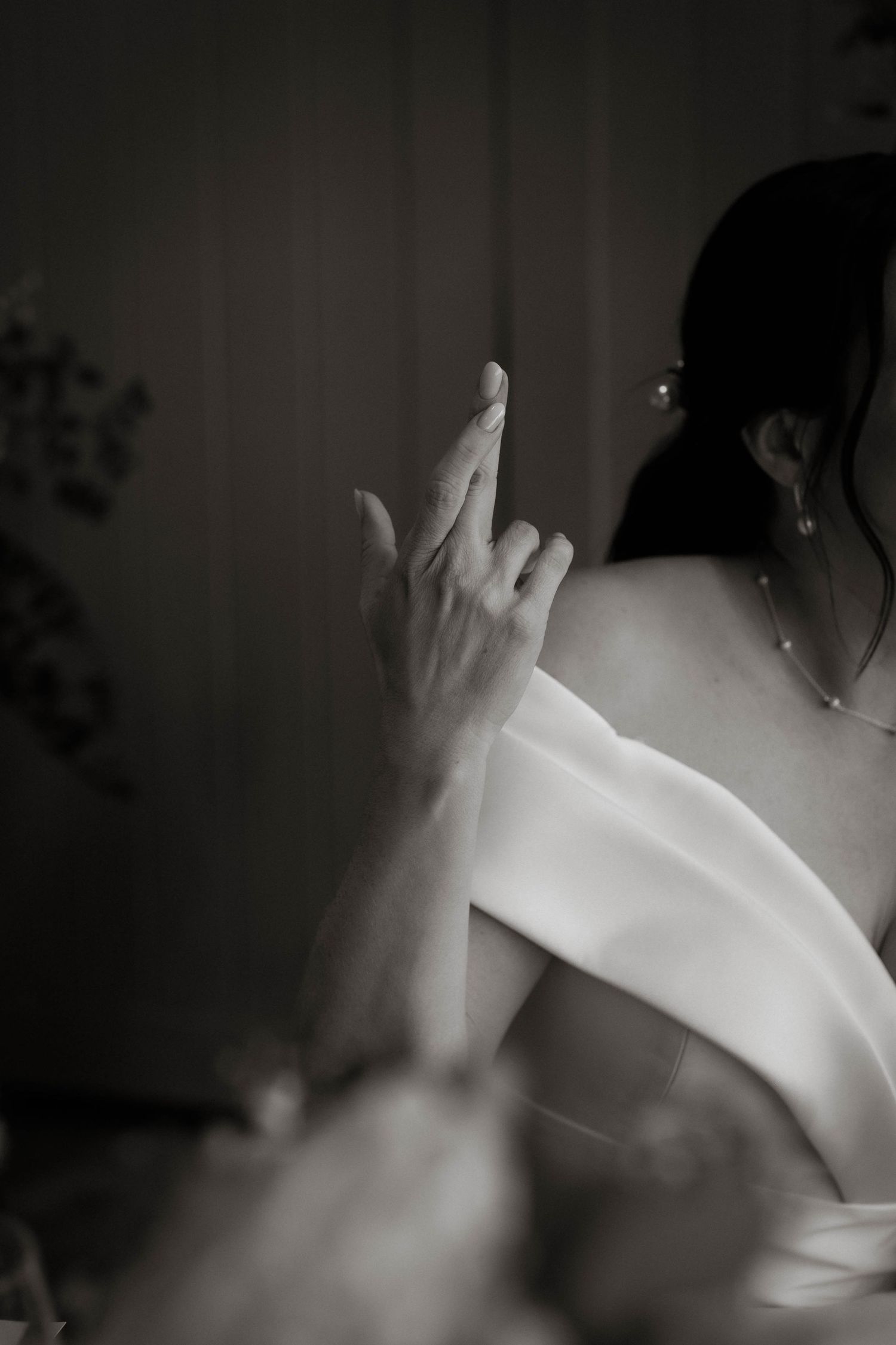 bride crosses fingers at Primrose Hill farm Wedding- Photo by Primrose Hill Farm Wedding Photographer, Olivia J Morgan Photography
