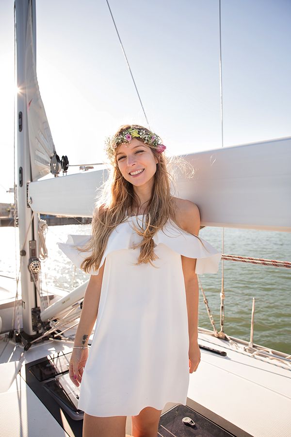 Reportagem de despedida de solteira em Lisboa -festa a bordo de veleiro no Tejo - retrato da noiva a bordo de veleiro da River Cruises