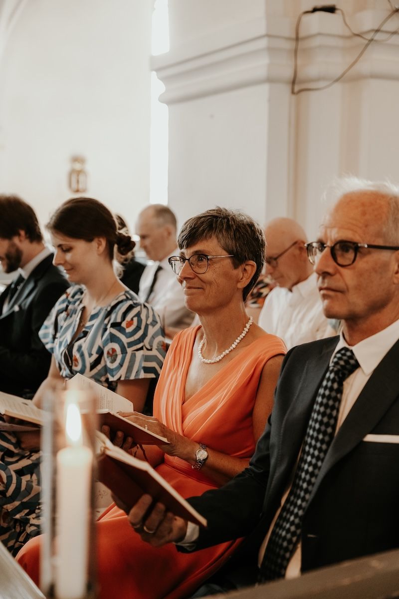 Personligt queerbröllop i Skåne fotograferat av Grevholm Photography.