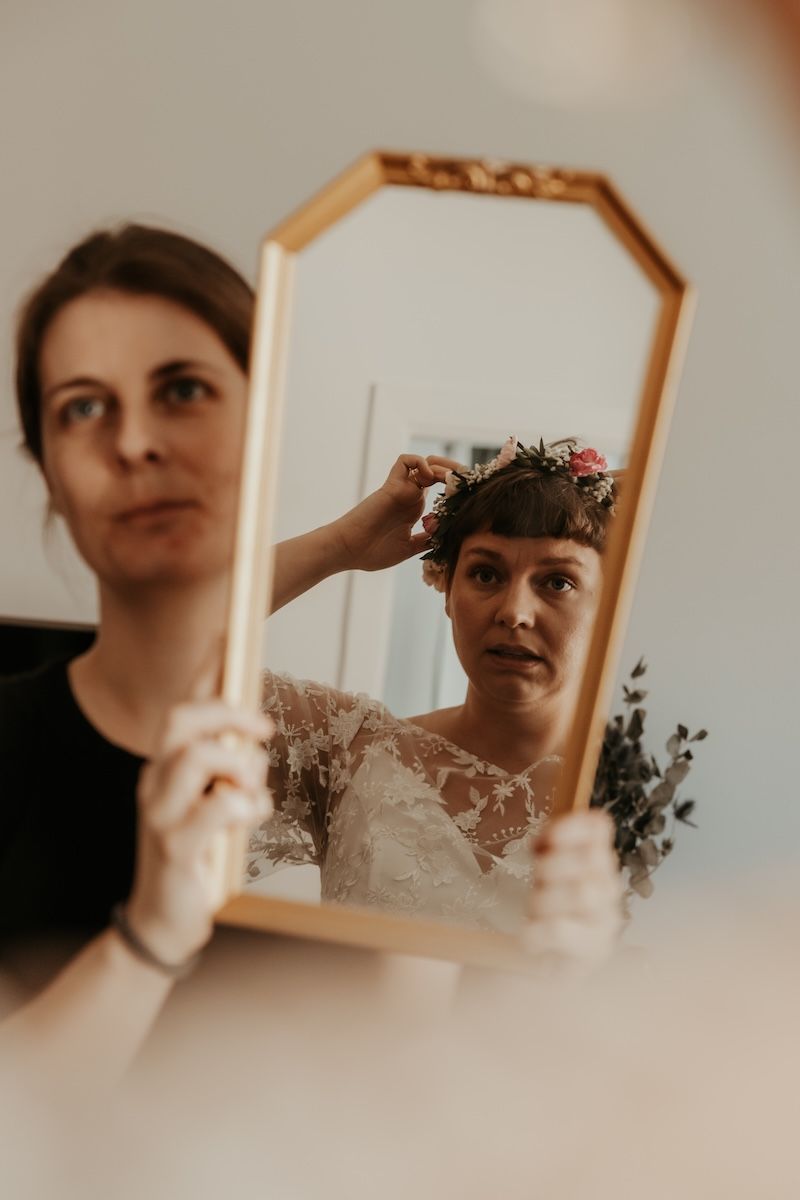 Personligt queerbröllop i Skåne fotograferat av Grevholm Photography.