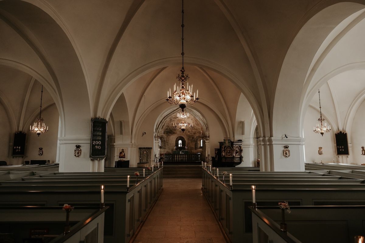 Personligt queerbröllop i Skåne fotograferat av Grevholm Photography.