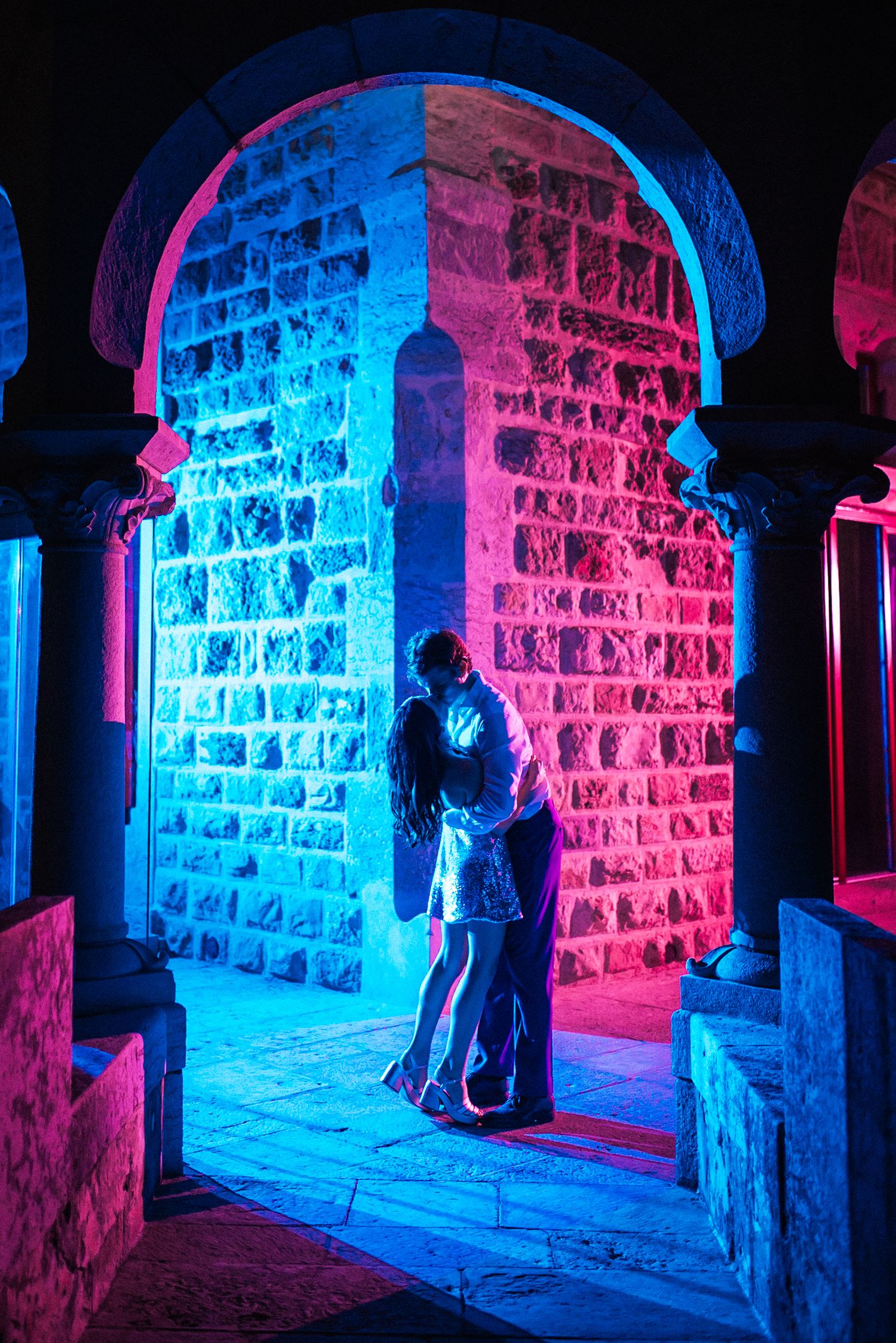 Romantic French destination wedding in Portugal — captured with cinematic flair at Forte da Cruz. By Regina Wedding Photographer Lisbon