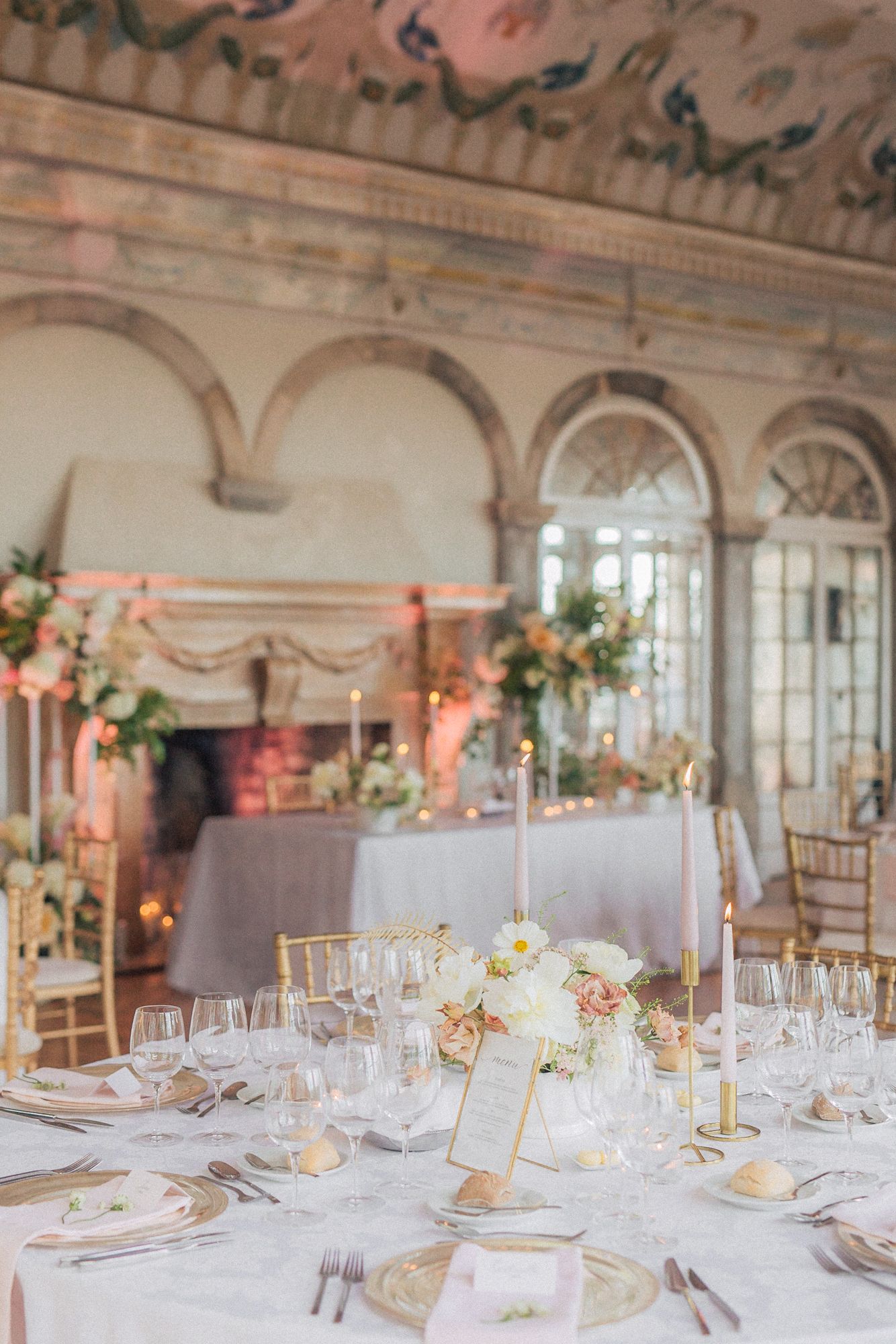 Elegant wedding reception table setting at Casa dos Penedos, Sintra captured by a Portugal destination wedding photographer