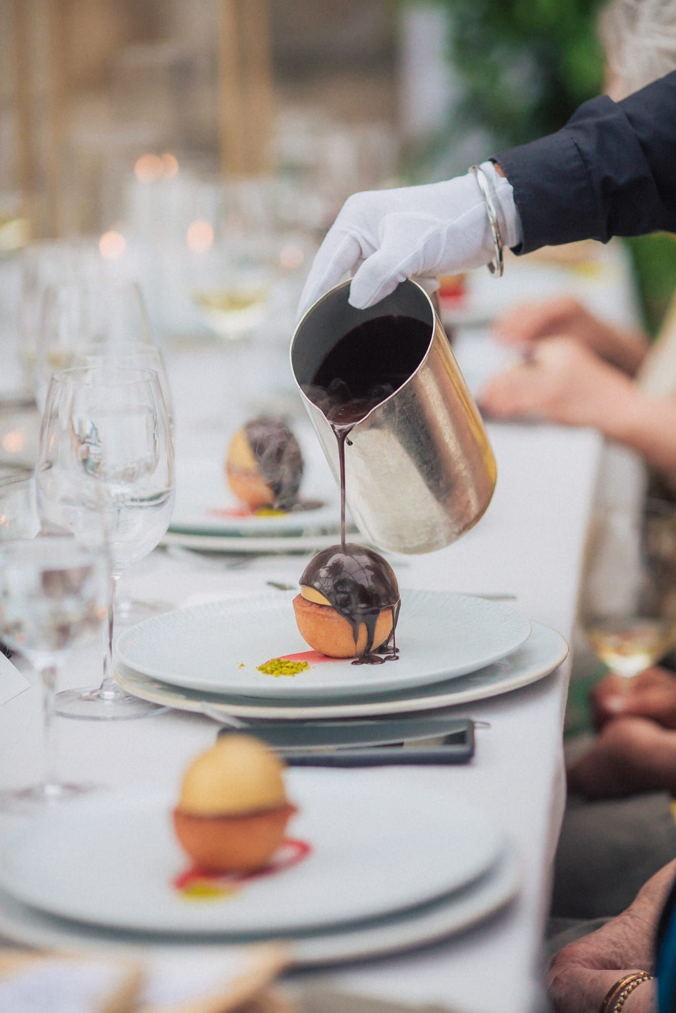 details of portugal wedding catering - penha longa service and food. captured by a lisbon wedding photographer at forte da cruz.
