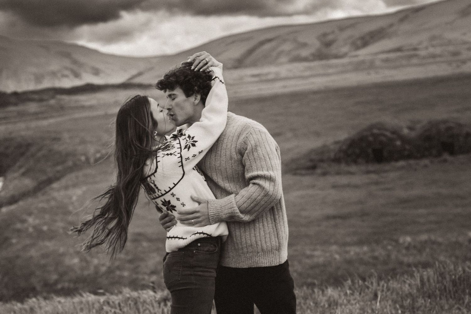Black and white romantic portrait with mountains and valleys in background.