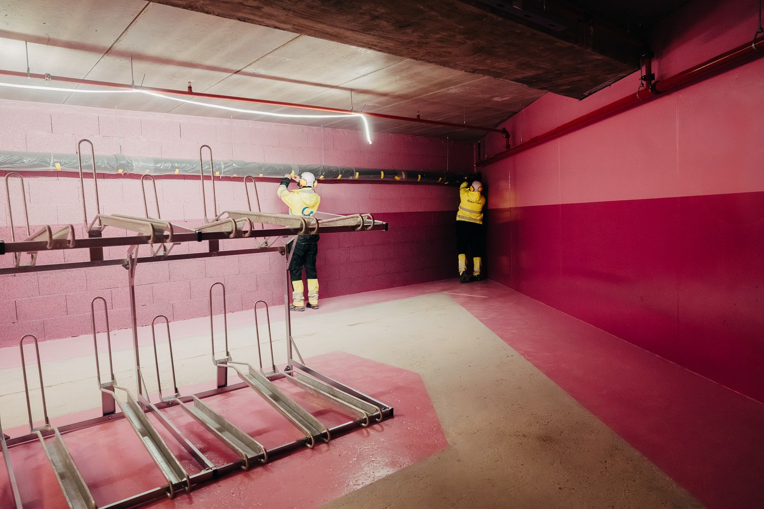 Valhall sykkelparkering. Gulv & tak Vegmerking.
Epoxy maling.