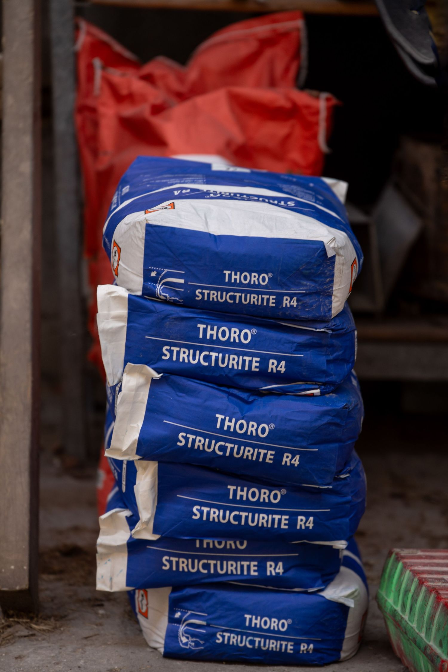 Thoro structurite R4 - Sement for berongreperasjon og armeringskader.