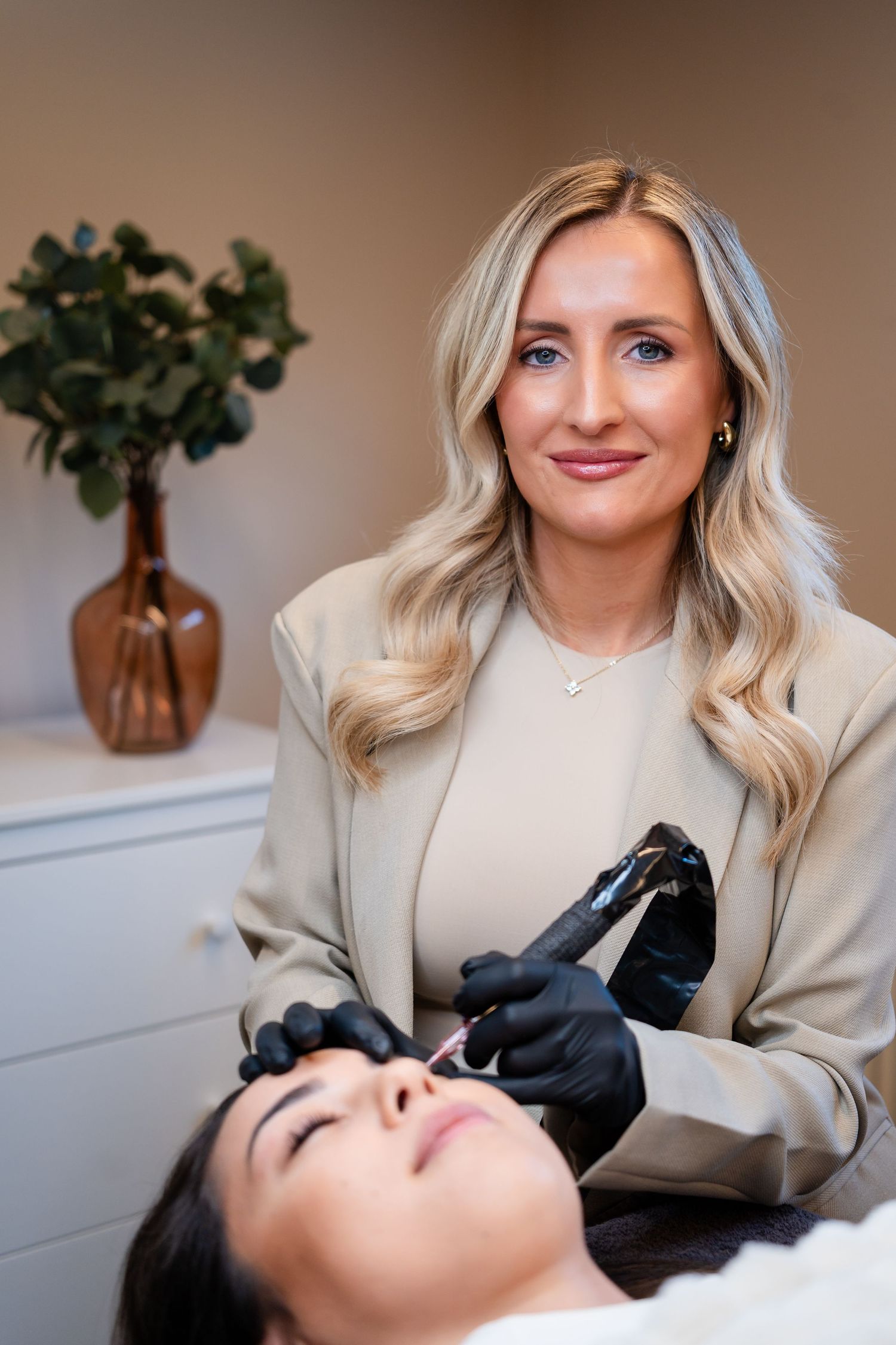 Fotograaf en videograaf gespecialiseerd in business shoots, videografie, professionele branding foto's, video's en reels voor jouw Instagram