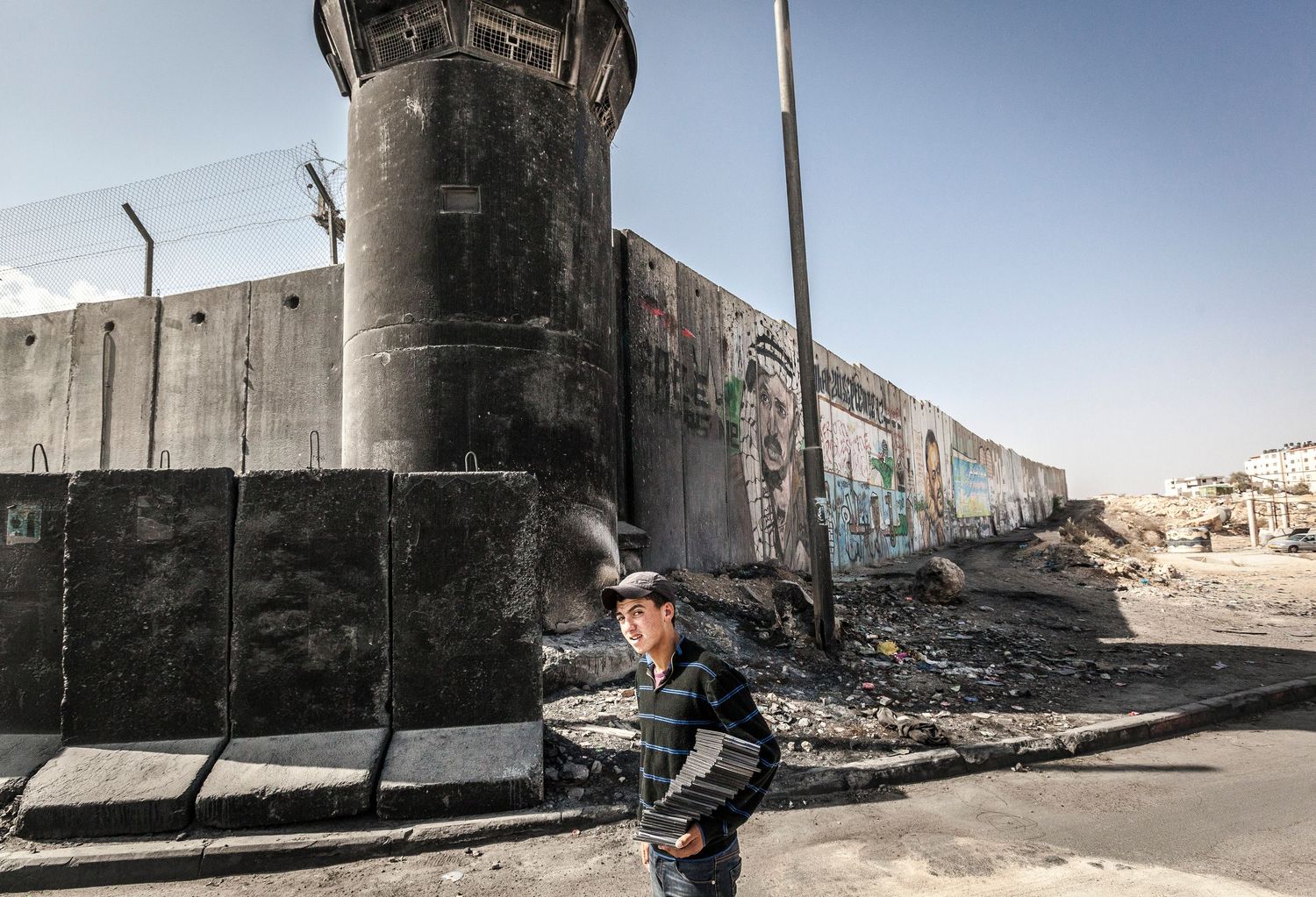 Porträt eines Verkäufers von Musik-CDs am Grenzübergang Kalandia oder Qalandia im palästinensischen Westjordanland.
©️Daniel Klaucke 2025