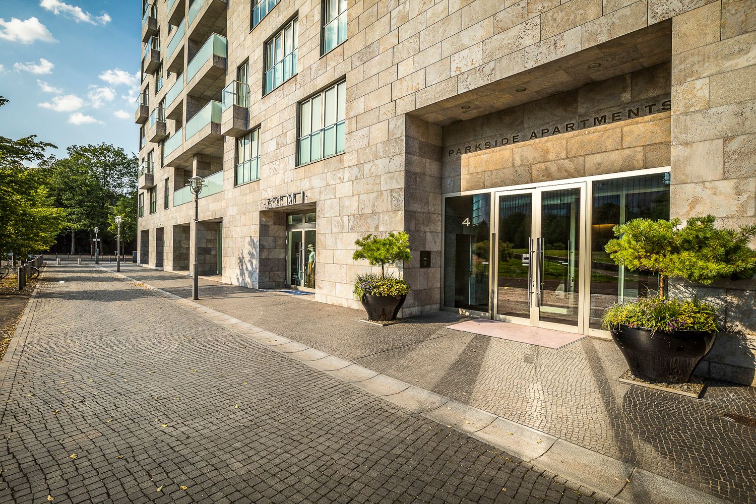 Eingang eines Apartmenthauses in Berlin, Deutschland
©️Daniel Klaucke 2025