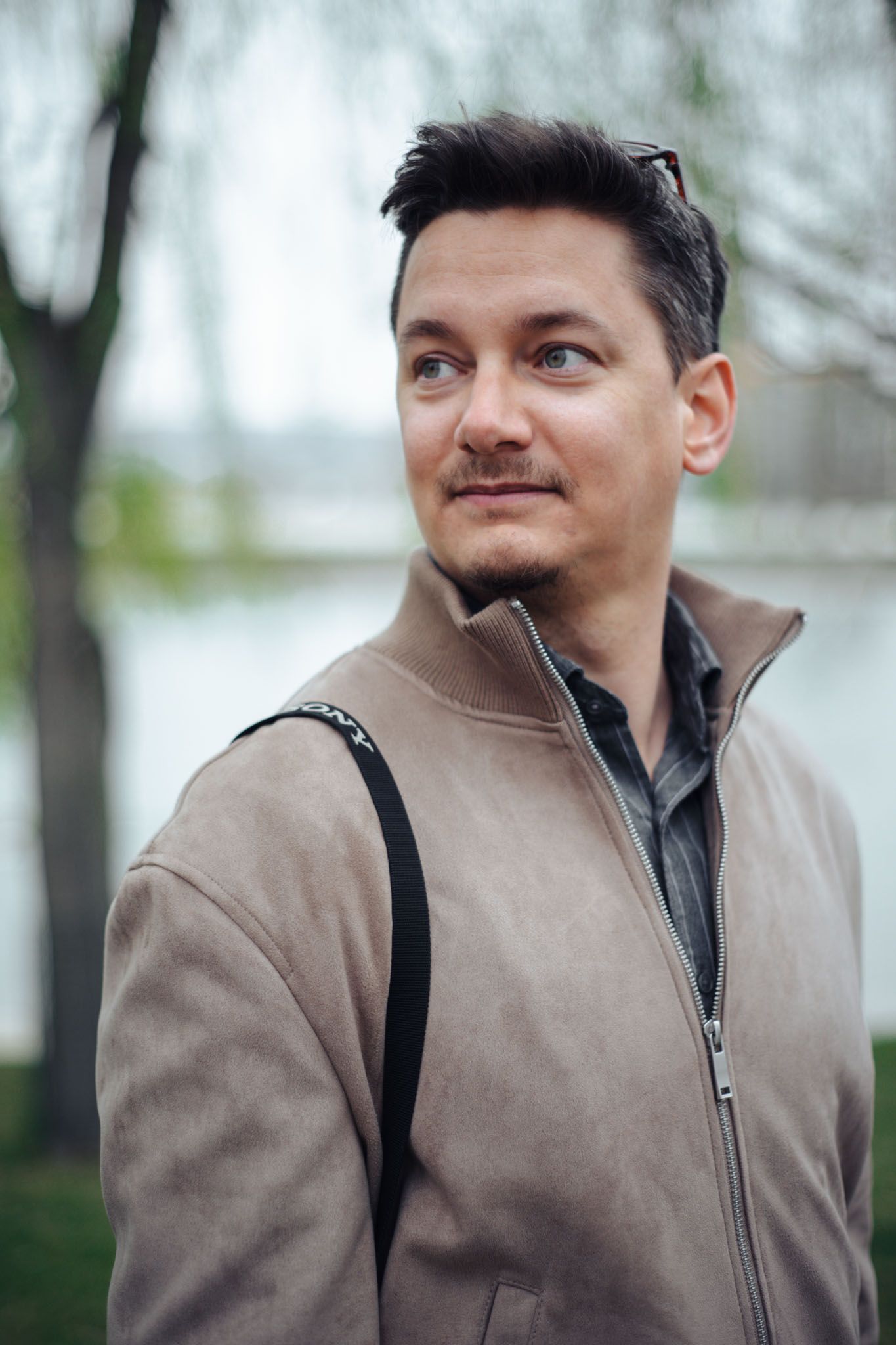 Portré - fotózás - férfi - portré - budapest - magyarország - kreatív - fotózás - sétálj velem fotózás - élményfotózás