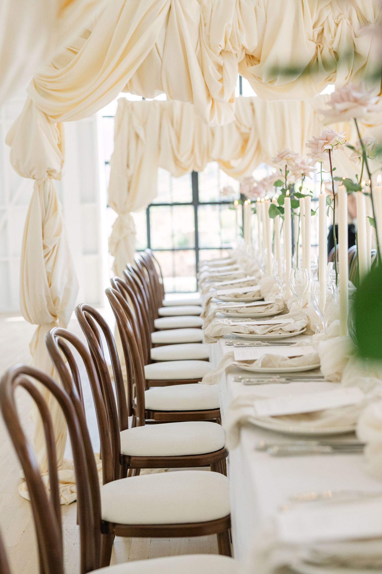 modern tablesettin at the wedding venue Limekiln