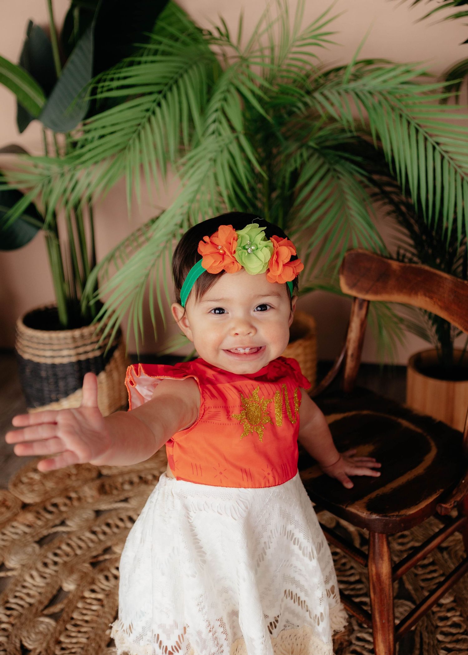 1 year old birthday photos taken at New Light Studio in Bedford, Texas by Kaitlyn Fleming Photography.