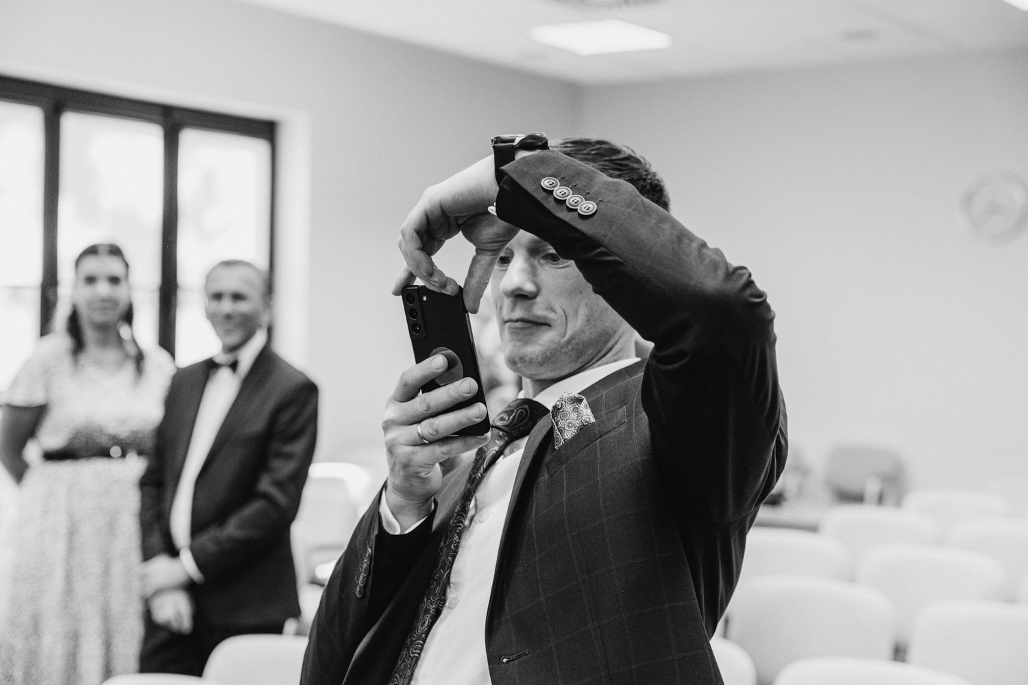 Profesjonalna fotografia portretowa – naturalne światło, autentyczność i piękno w prostocie. Indywidualna sesja, która podkreśla wyjątkowość