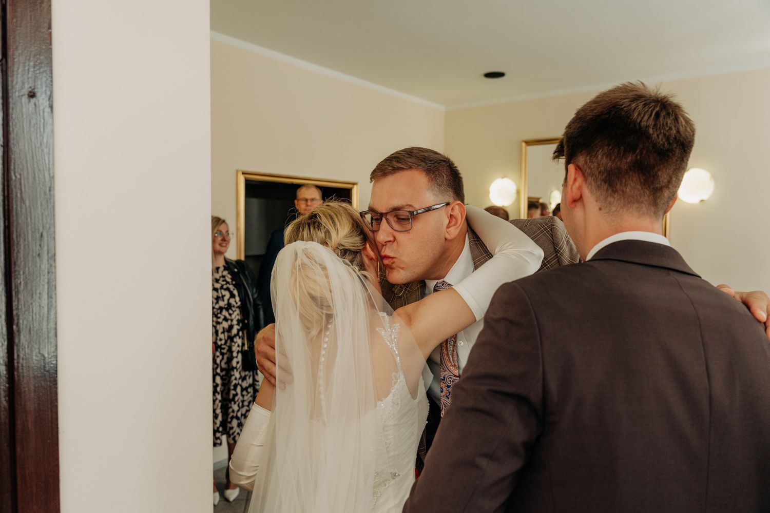 Emocjonalna fotografia ślubna – moment przysięgi, radość, wzruszenie i miłość. Reportaż ślubny, który zatrzymuje najpiękniejsze chwile