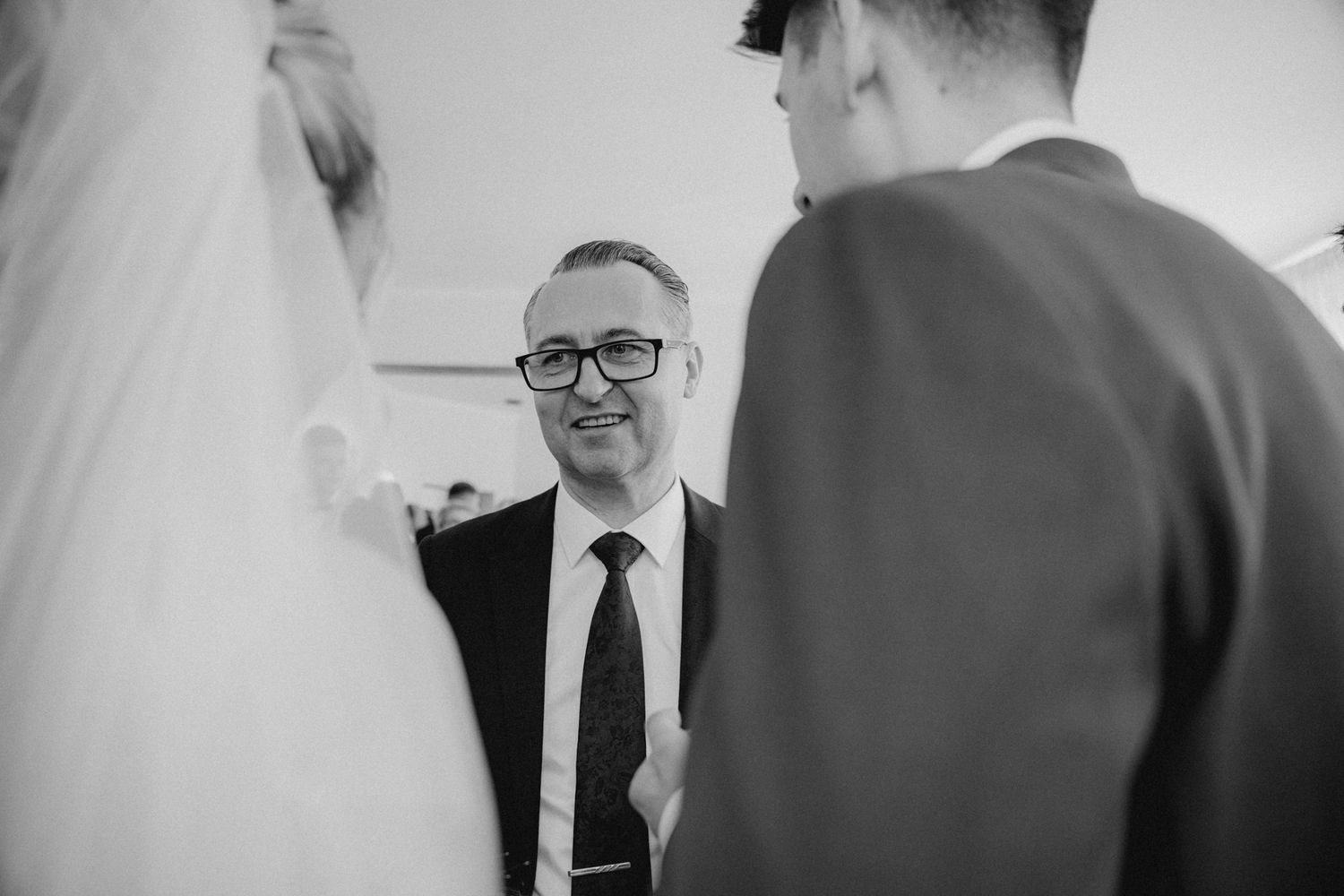 Emocjonalna fotografia ślubna – moment przysięgi, radość, wzruszenie i miłość. Reportaż ślubny, który zatrzymuje najpiękniejsze chwile