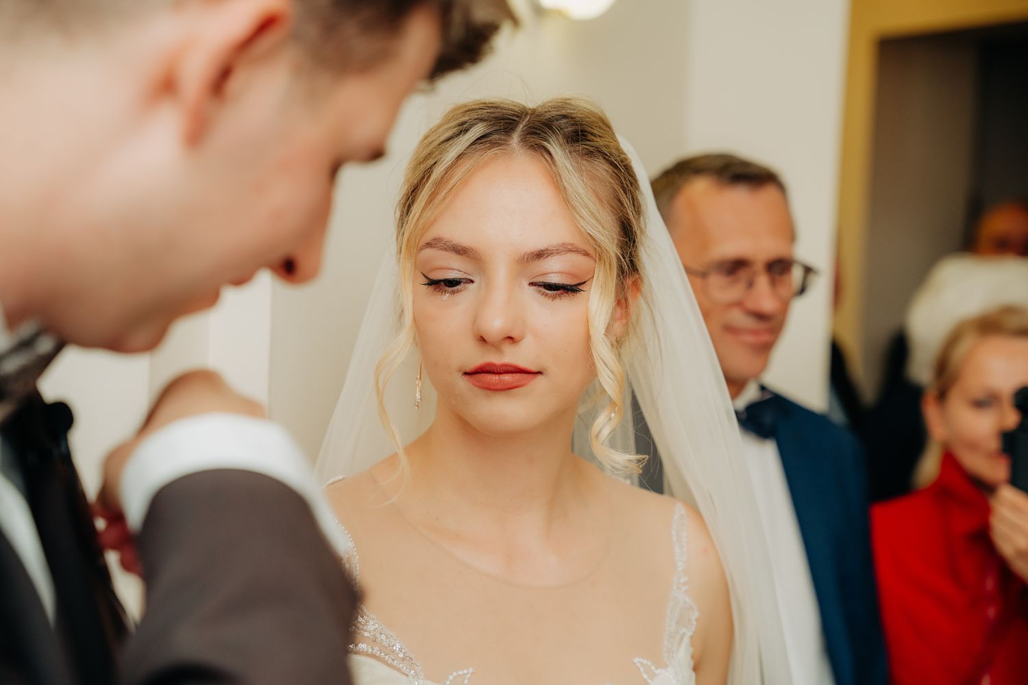 Emocjonalna fotografia ślubna – moment przysięgi, radość, wzruszenie i miłość. Reportaż ślubny, który zatrzymuje najpiękniejsze chwile