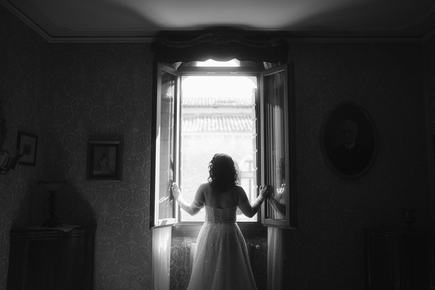 Profesjonalna fotografia portretowa – naturalne światło, autentyczność i piękno w prostocie. Indywidualna sesja, która podkreśla wyjątkowość
