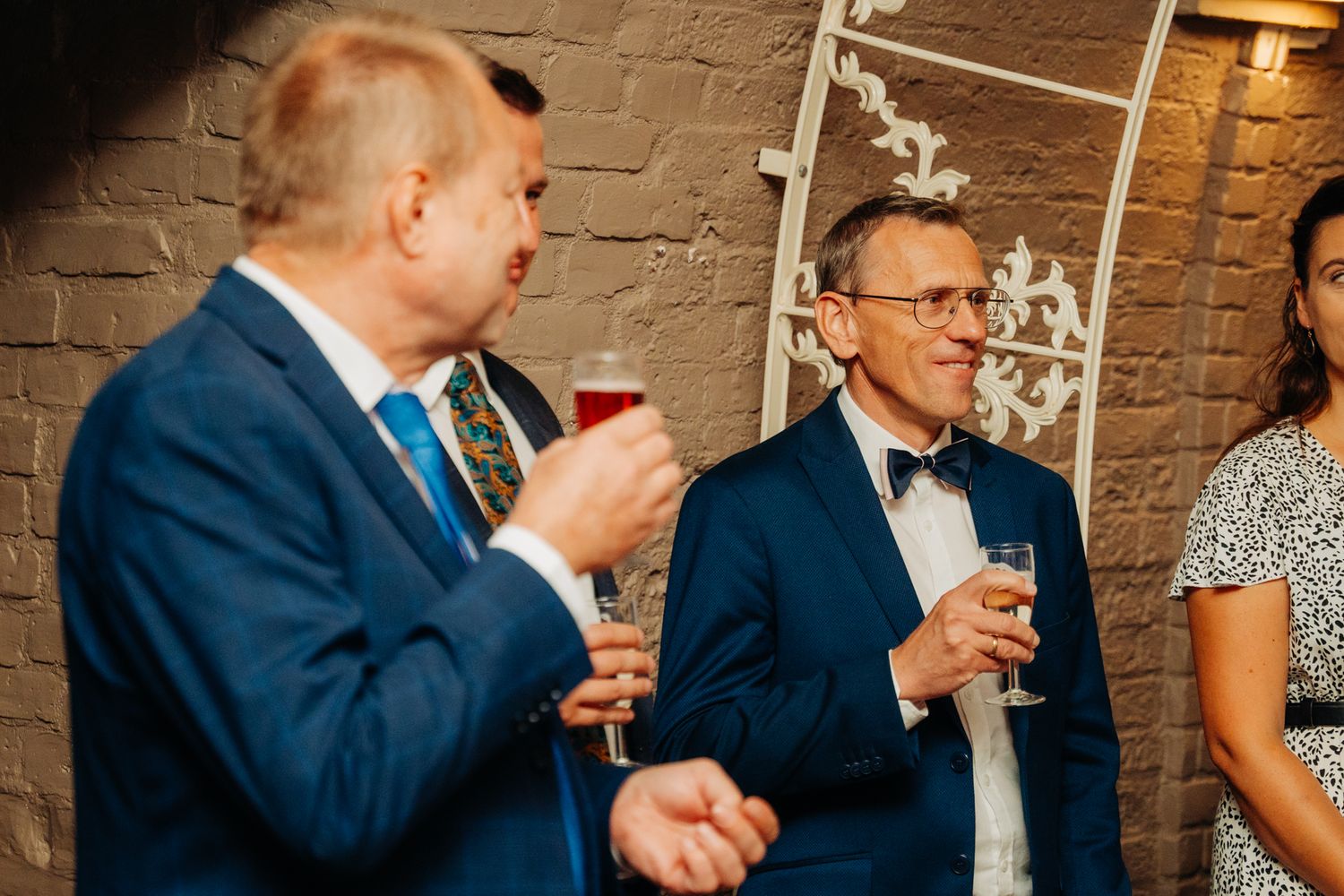 Profesjonalna fotografia portretowa – naturalne światło, autentyczność i piękno w prostocie. Indywidualna sesja, która podkreśla wyjątkowość