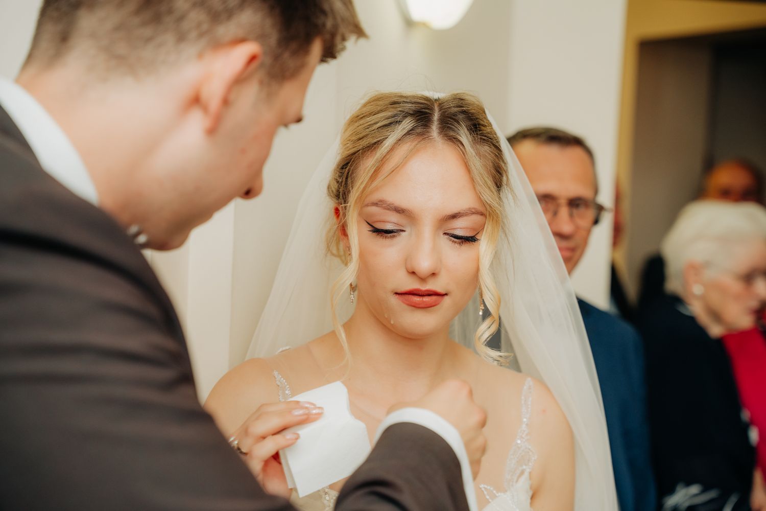 Emocjonalna fotografia ślubna – moment przysięgi, radość, wzruszenie i miłość. Reportaż ślubny, który zatrzymuje najpiękniejsze chwile