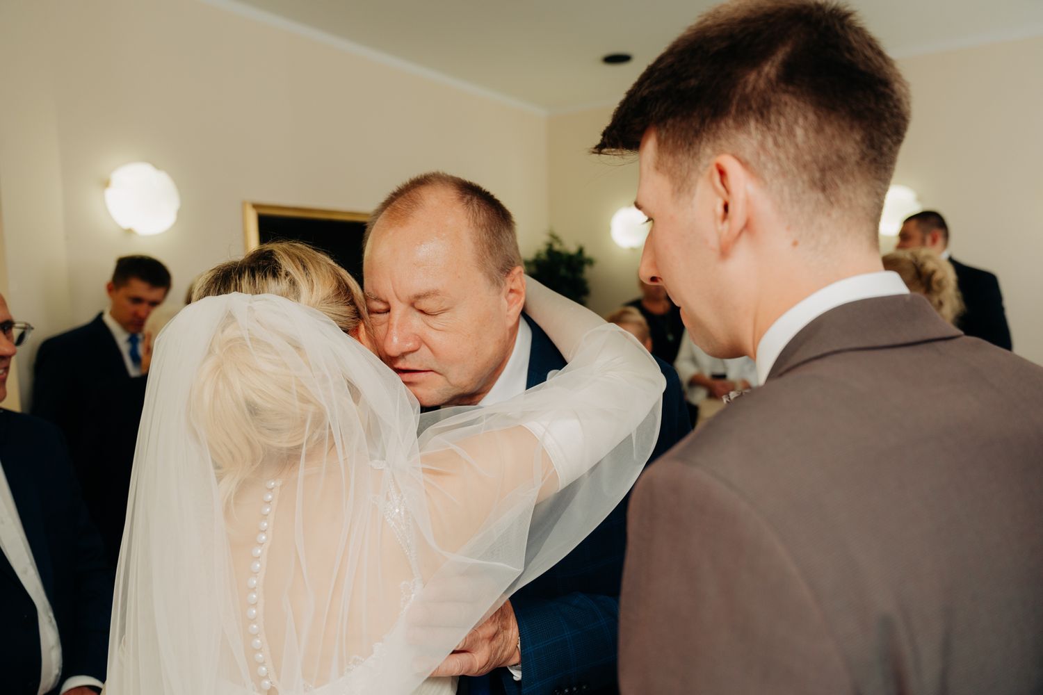 Emocjonalna fotografia ślubna – moment przysięgi, radość, wzruszenie i miłość. Reportaż ślubny, który zatrzymuje najpiękniejsze chwile