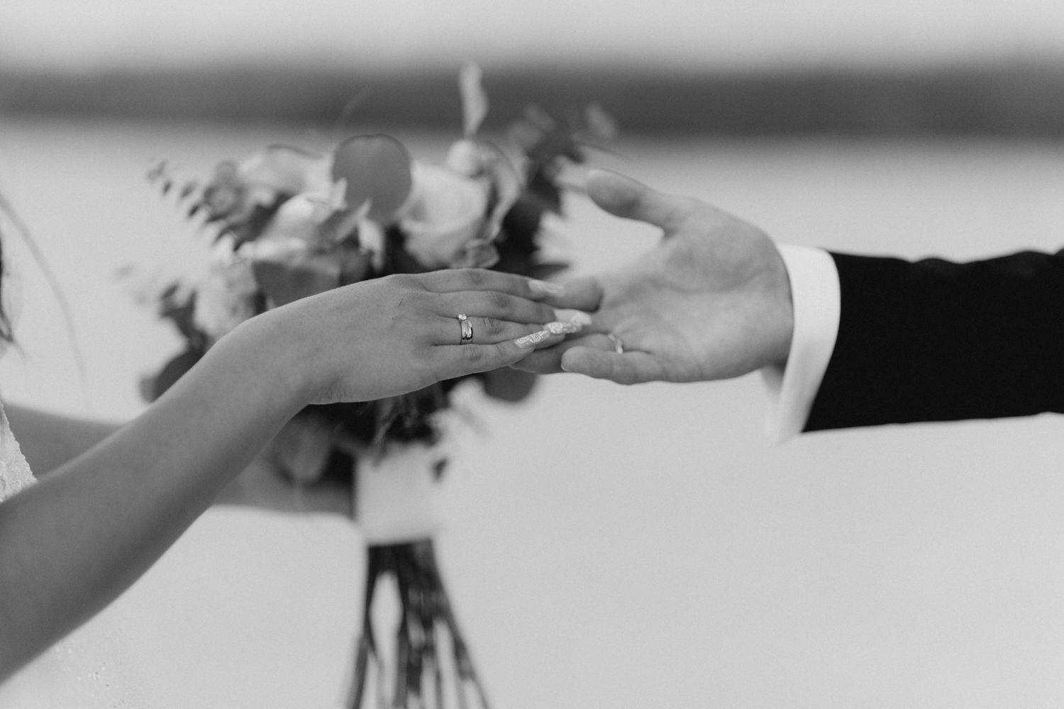 Emocjonalna fotografia ślubna – moment przysięgi, radość, wzruszenie i miłość. Reportaż ślubny, który zatrzymuje najpiękniejsze chwile