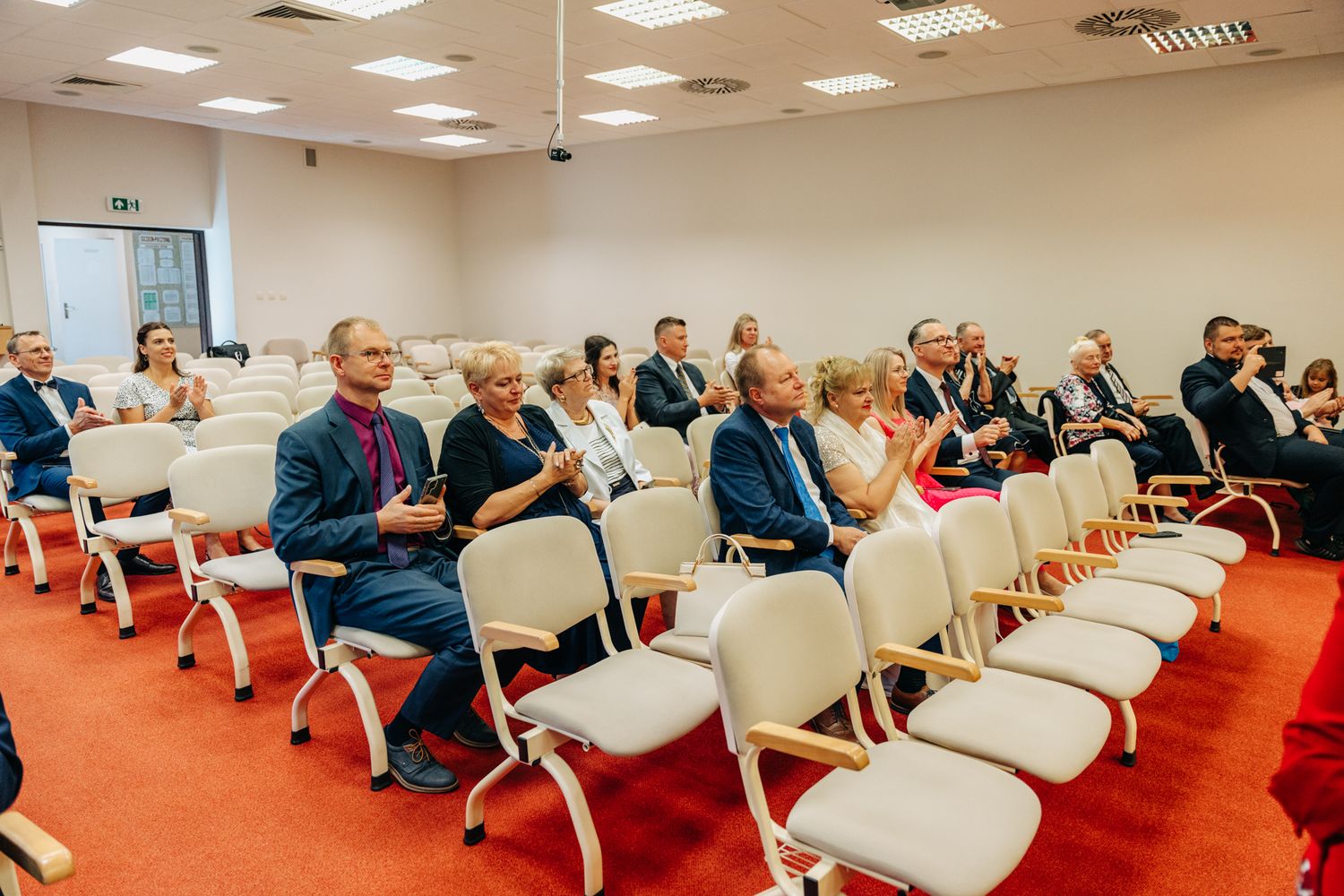 Profesjonalna fotografia portretowa – naturalne światło, autentyczność i piękno w prostocie. Indywidualna sesja, która podkreśla wyjątkowość