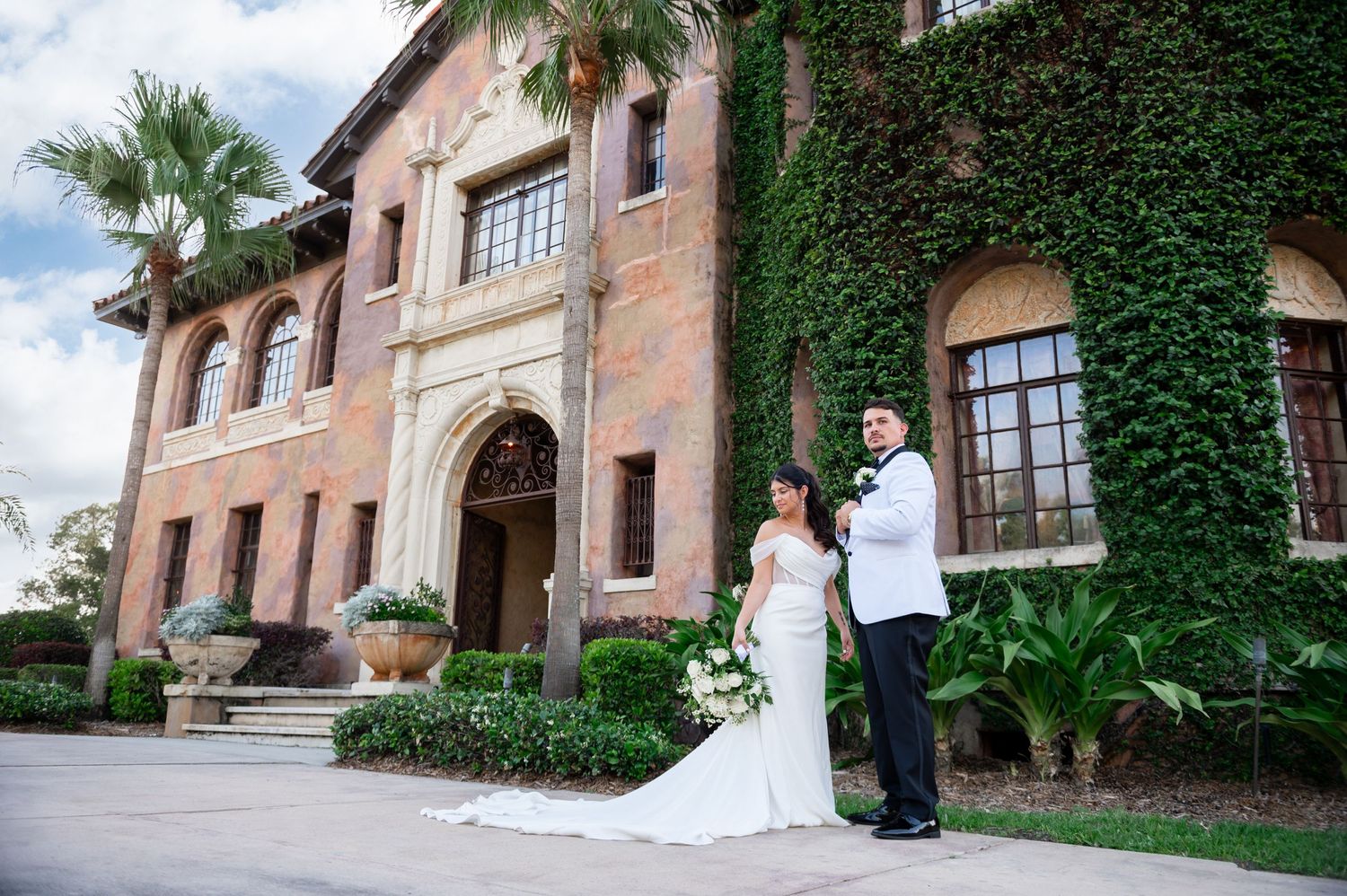 Luxury Wedding photography in Florida at The Howey Mansion.