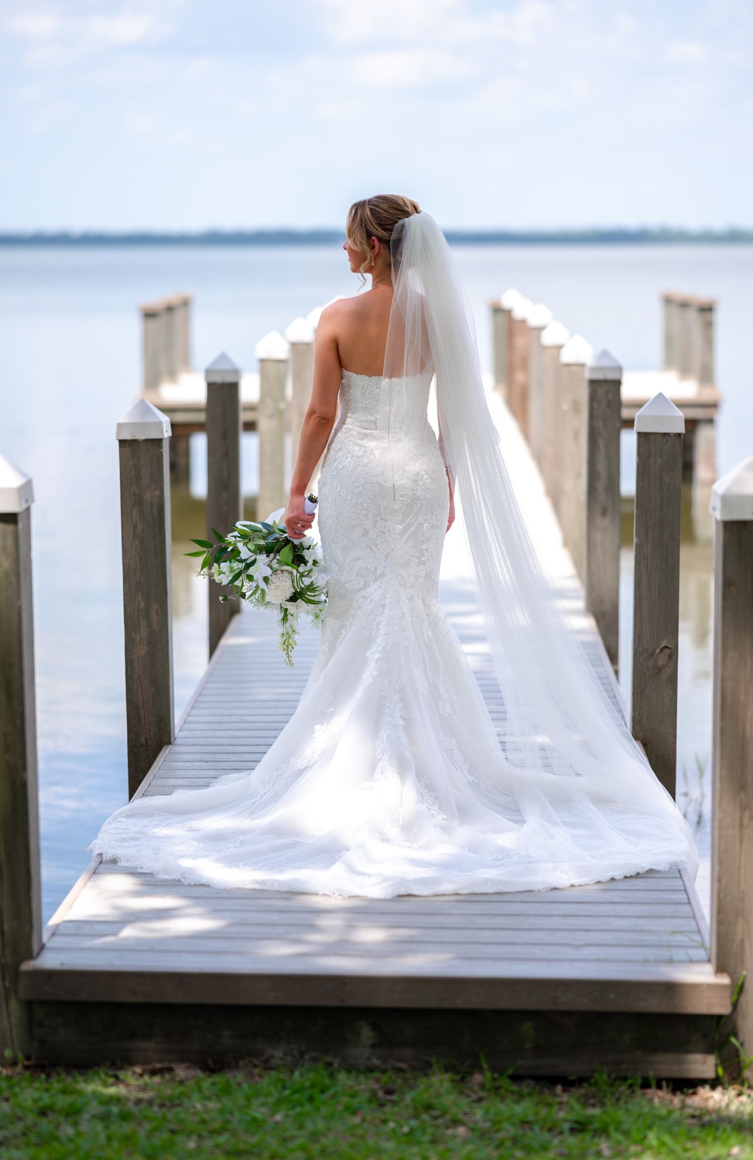 Bride hugging her father with emotional tears