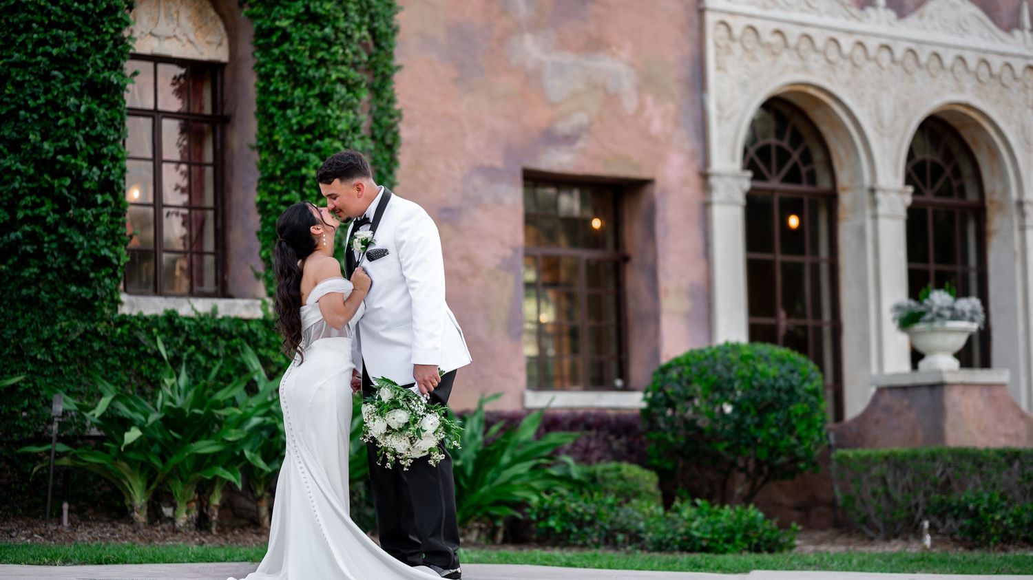 Destination wedding photographers traveled to Orlando to provide destination wedding photography for this Bride & Groom at the Howie Mansion
